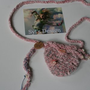 Pink crocheted small shoulder bag with shell